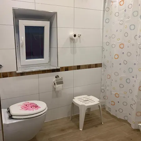 Fair House Near Duesseldorf- 5 Bedrooms, Garden, Terrace Parking * Haan